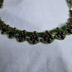 Chic Beaded Necklace in Green and Black